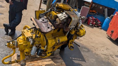 Excavator Komatsu SA4D102E-1 pentru buldoexcavator — fotografia 5