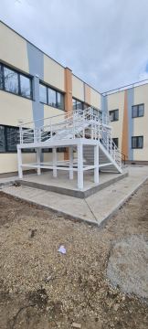 Scara metalica ,dreapta,spirala etc — fotografia 5